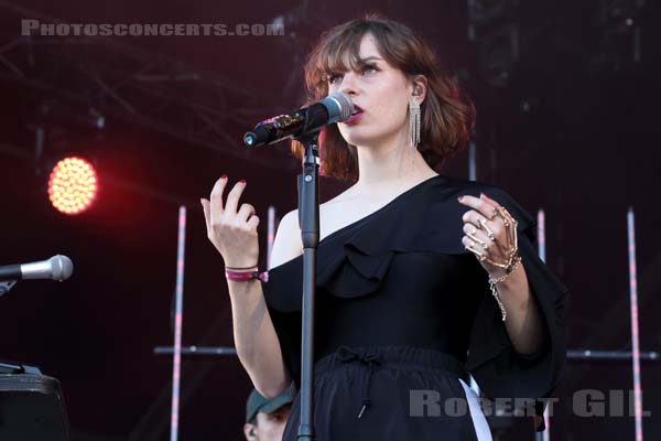 THERAPIE TAXI - 2019-07-04 - HEROUVILLE SAINT CLAIR - Chateau de Beauregard - Scene John - Adélaïde Chabannes de Balsac